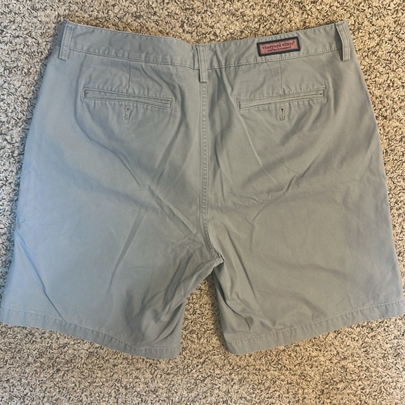 Vineyard Vines 9” Shorts Size 36 Stone Gray - Picture 6 of 8